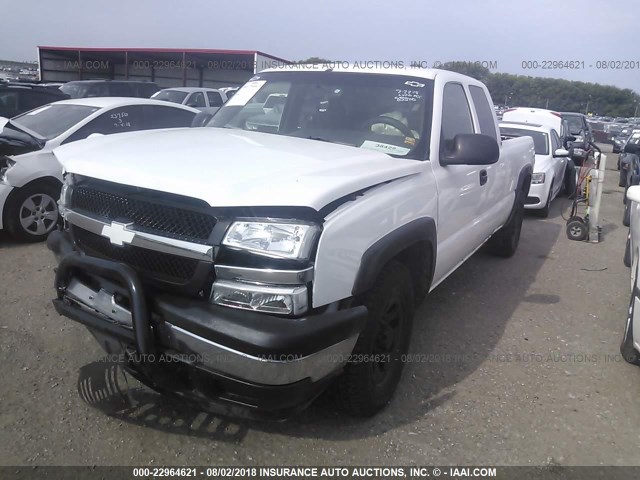 1GCEK19T75Z195651 - 2005 CHEVROLET SILVERADO K1500 WHITE photo 2