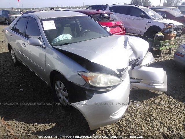 4T1BE32KX2U056223 - 2002 TOYOTA CAMRY LE/XLE/SE 银色 照片 1