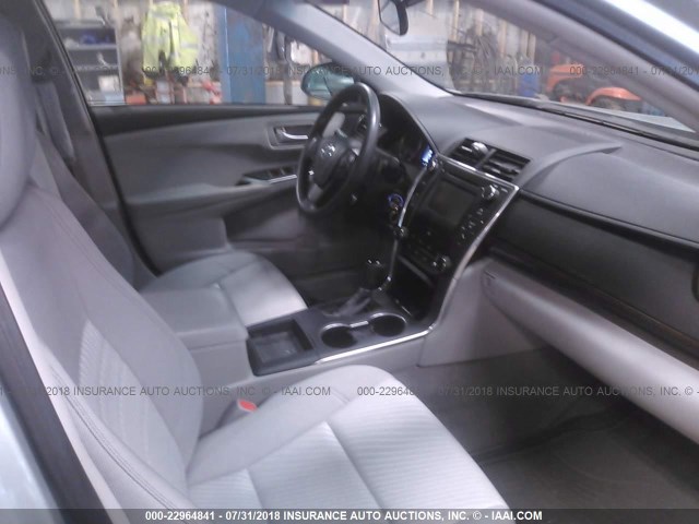 4T4BF1FK7GR535966 - 2016 TOYOTA CAMRY LE/XLE/SE/XSE GRAY photo 5