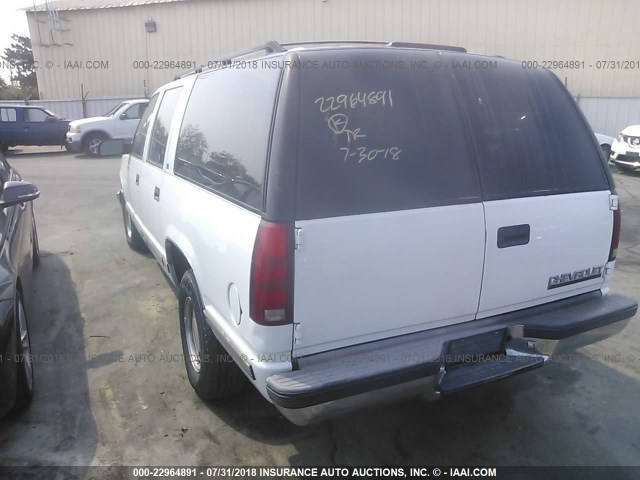 3GNEC16R6WG106778 - 1998 CHEVROLET SUBURBAN C1500 WHITE photo 3