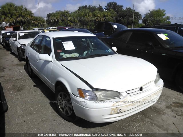 4T1BF22K0WU064098 - 1998 TOYOTA CAMRY CE/LE/XLE WHITE photo 1