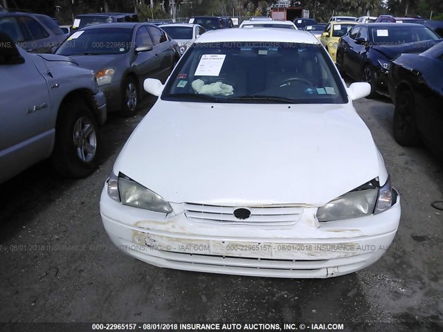 4T1BF22K0WU064098 - 1998 TOYOTA CAMRY CE/LE/XLE WHITE photo 6