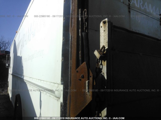 4UZAARBW04CM98997 - 2004 FREIGHTLINER CHASSIS M LINE WALK-IN VAN WHITE photo 3