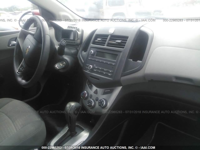 1G1JA5SH5D4138576 - 2013 CHEVROLET SONIC LS 红色 照片 5