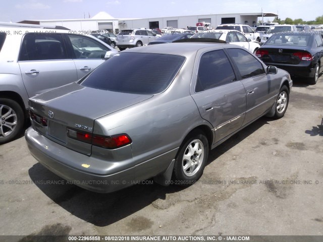 JT2BG22K2X0276956 - 1999 TOYOTA CAMRY LE/XLE GRAY photo 4