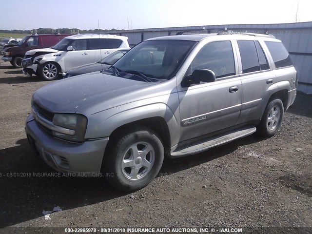 1GNDT13S222326537 - 2002 CHEVROLET TRAILBLAZER  SILVER photo 2