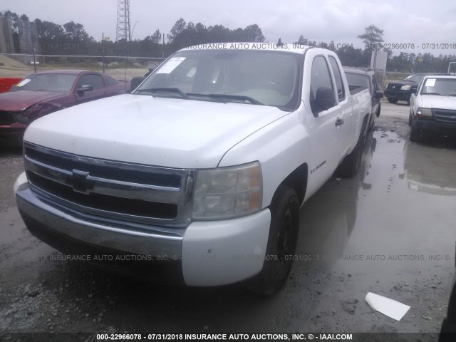 2GCEC19J081261398 - 2008 CHEVROLET SILVERADO C1500 WHITE photo 2