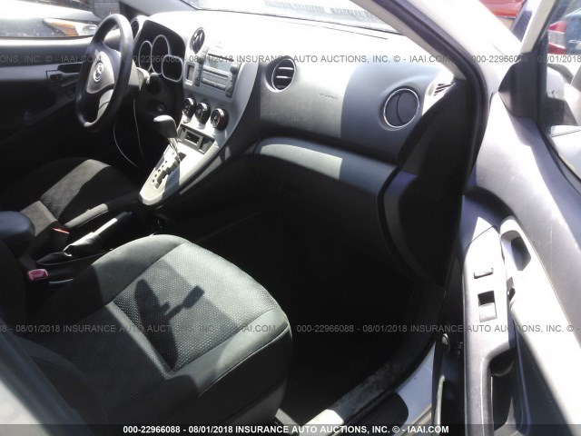 2T1KU4EE5AC265710 - 2010 TOYOTA COROLLA MATRIX  WHITE photo 5