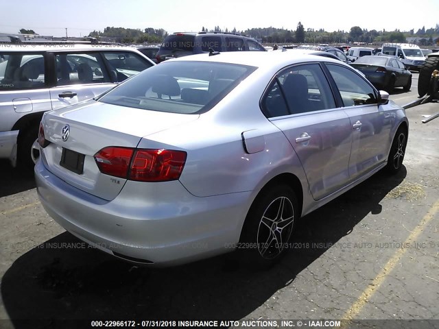 3VWLL7AJ8DM428760 - 2013 VOLKSWAGEN JETTA TDI SILVER photo 4