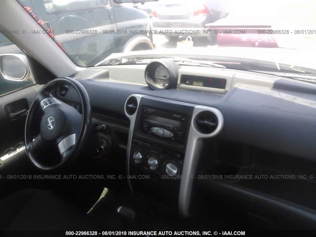JTLKT324864113783 - 2006 TOYOTA SCION XB Grau Foto 5