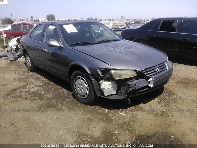 JT2BG22K0W0241864 - 1998 TOYOTA CAMRY CE/LE/XLE 灰色 照片 1