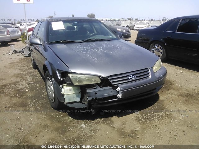 JT2BG22K0W0241864 - 1998 TOYOTA CAMRY CE/LE/XLE 灰色 照片 6