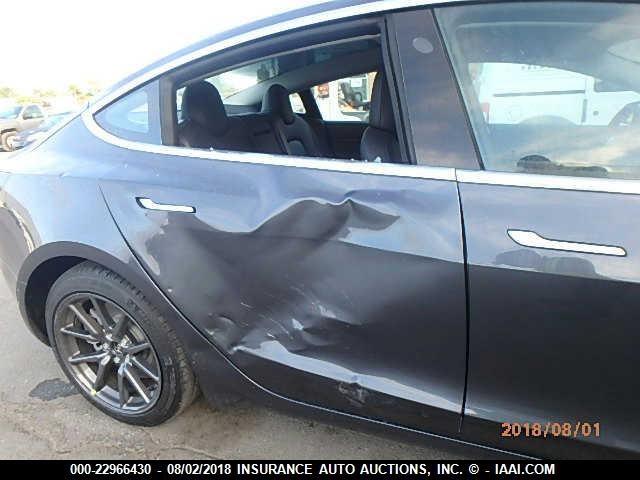 5YJ3E1EAXJF052132 - 2018 TESLA MODEL 3 ნაცრისფერი ფოტო 6
