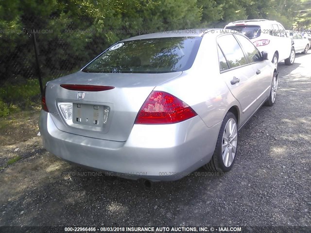 1HGCM56107A029373 - 2007 HONDA ACCORD VALUE SILVER photo 4