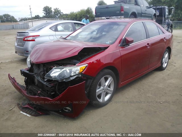 4T1BF1FK2CU544417 - 2012 TOYOTA CAMRY SE/LE/XLE RED photo 2