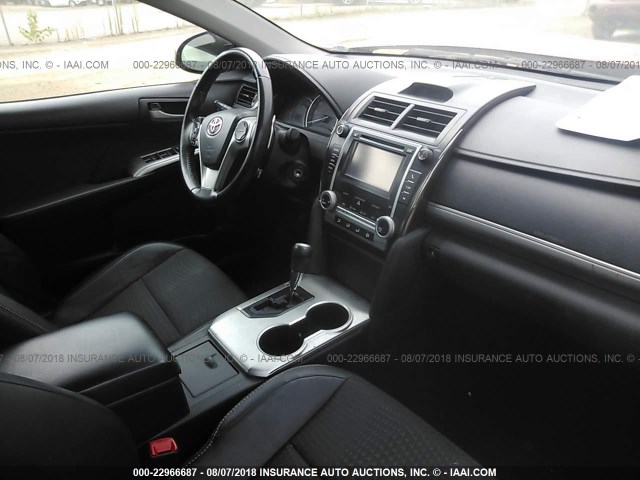 4T1BF1FK2CU544417 - 2012 TOYOTA CAMRY SE/LE/XLE RED photo 5