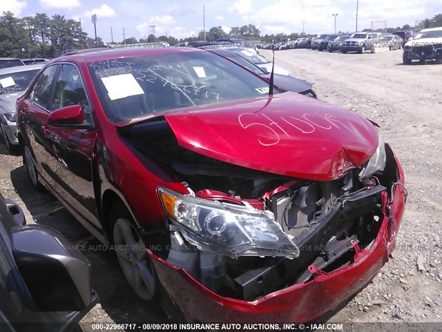 4T1BF1FK2CU551738 - 2012 TOYOTA CAMRY SE/LE/XLE წითელი ფოტო 1