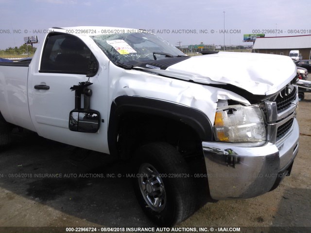 1GCHC24K68E208321 - 2008 CHEVROLET SILVERADO C2500 HEAVY DUTY WHITE photo 6