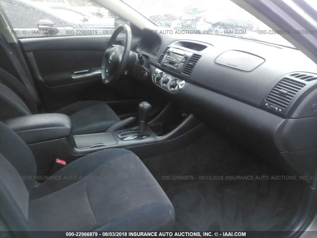 JTDBE32K220052548 - 2002 TOYOTA CAMRY LE/XLE/SE Boz foto 5