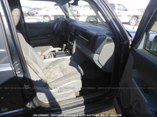 1J8HH48K67C612679 - 2007 JEEP COMMANDER ნაცრისფერი ფოტო 5