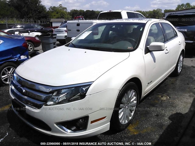 3FADP0L35AR402977 - 2010 FORD FUSION HYBRID WHITE photo 2