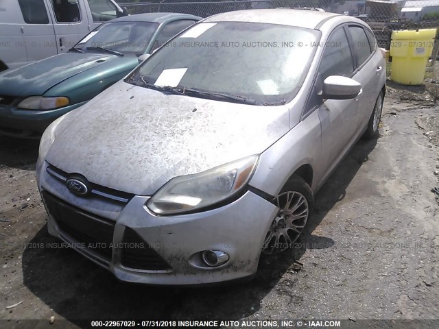 1FAHP3K23CL136324 - 2012 FORD FOCUS SE SILVER photo 6