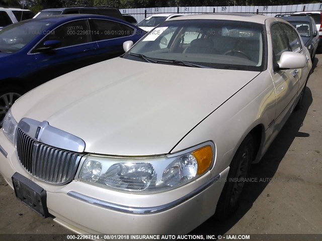 1LNHM83W9YY935046 - 2000 LINCOLN TOWN CAR CARTIER CREAM photo 6