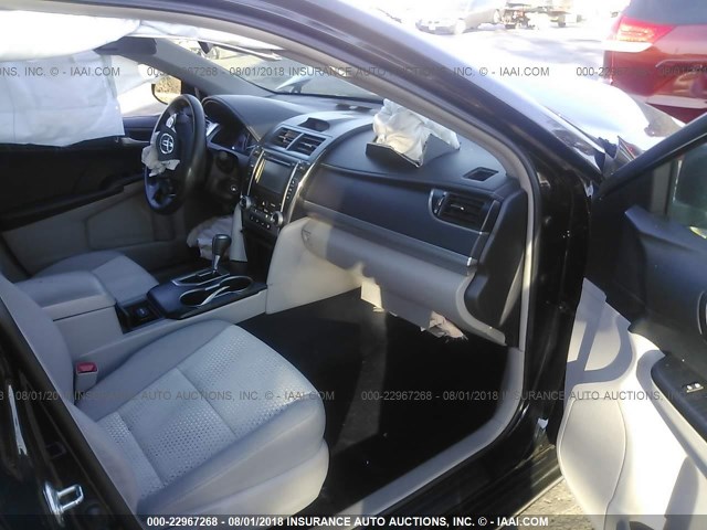 4T1BF1FK6CU150418 - 2012 TOYOTA CAMRY SE/LE/XLE BLACK photo 5