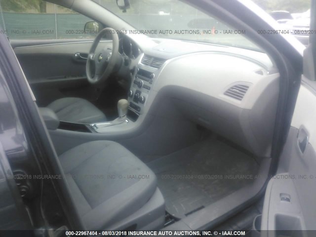 1G1ZB5E13BF174895 - 2011 CHEVROLET MALIBU LS ნაცრისფერი ფოტო 5