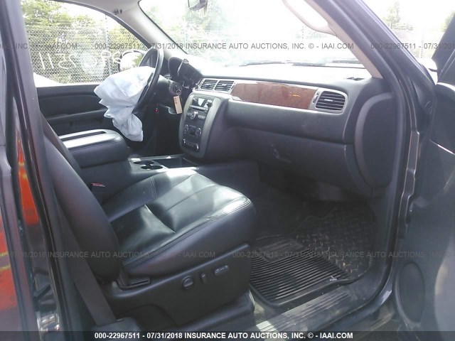 1GTSKWE39AZ244557 - 2010 GMC SIERRA K1500 SLT GRAY photo 5