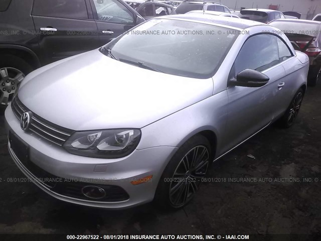 WVWBW8AH5DV001292 - 2013 VOLKSWAGEN EOS KOMFORT/SPORT 银色 照片 2