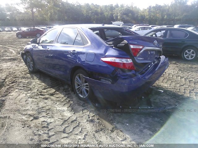 4T1BF1FKXGU587201 - 2016 TOYOTA CAMRY LE/XLE/SE/XSE BLUE photo 3