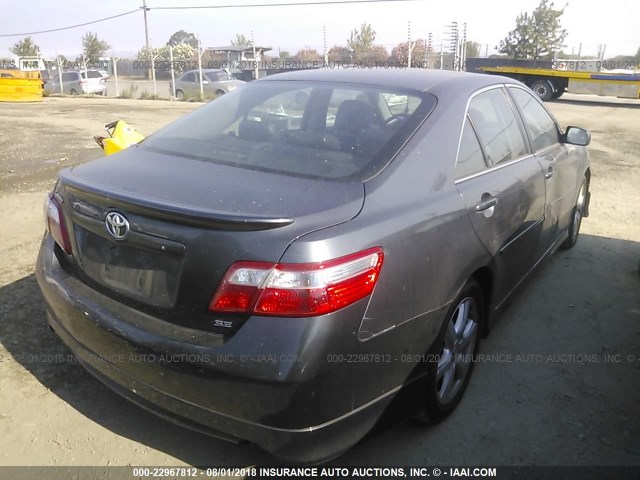 4T1BK46K17U529801 - 2007 TOYOTA CAMRY NEW GENERAT LE/XLE/SE GRAY photo 4