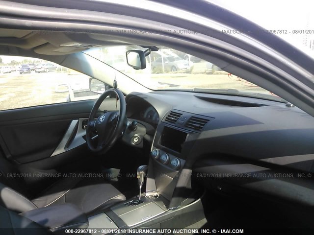 4T1BK46K17U529801 - 2007 TOYOTA CAMRY NEW GENERAT LE/XLE/SE GRAY photo 5