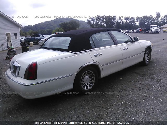 1LNHM82W5YY801331 - 2000 LINCOLN TOWN CAR SIGNATURE WHITE photo 4