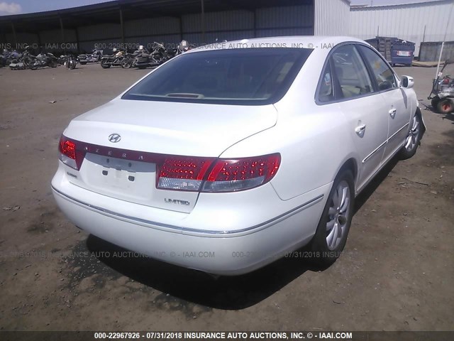 KMHFC46F08A311062 - 2008 HYUNDAI AZERA SE/LIMITED WHITE photo 4