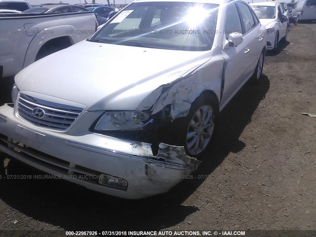 KMHFC46F08A311062 - 2008 HYUNDAI AZERA SE/LIMITED WHITE photo 6