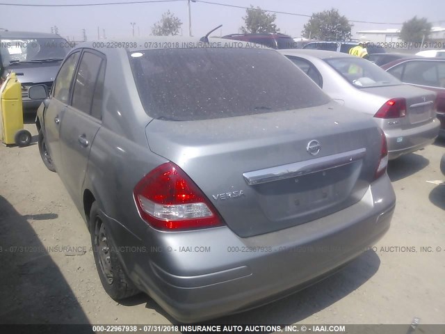 3N1BC11E98L351815 - 2008 NISSAN VERSA S/SL SILVER photo 3