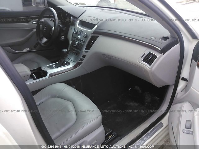 1G6DG577390128908 - 2009 CADILLAC CTS WHITE photo 5