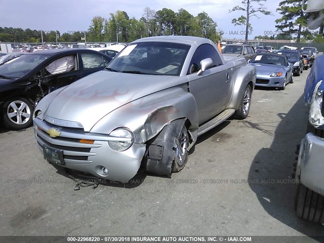 1GCES14H15B118107 - 2005 CHEVROLET SSR SILVER photo 2