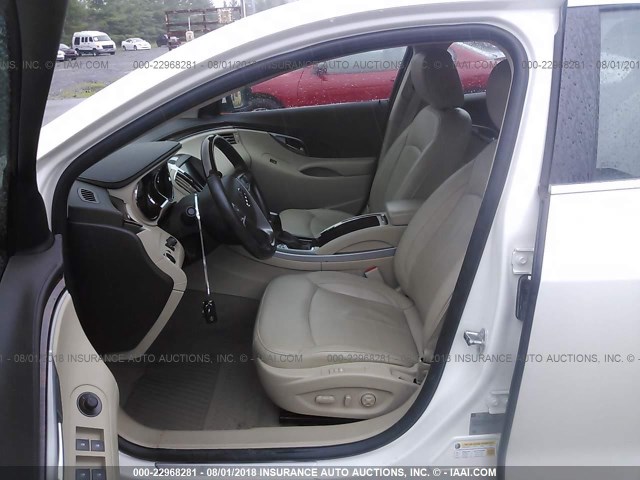 1G4GE5ED1BF210157 - 2011 BUICK LACROSSE CXS WHITE photo 5
