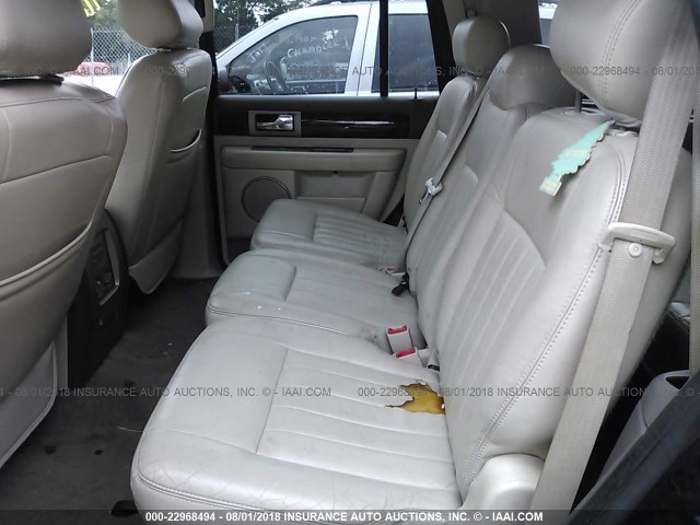 5LMFU28R44LJ22676 - 2004 LINCOLN NAVIGATOR BLACK photo 8