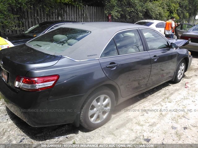 4T4BF3EK5BR219276 - 2011 TOYOTA CAMRY SE/LE/XLE ნაცრისფერი ფოტო 4