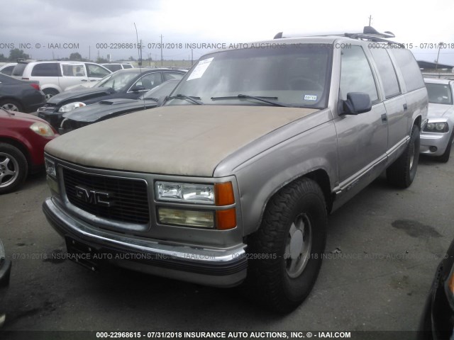 3GNEC16R6WG134788 - 1998 CHEVROLET SUBURBAN C1500 TAN photo 2