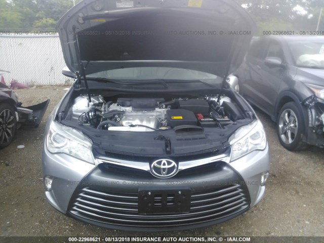 4T4BF1FK0FR485815 - 2015 TOYOTA CAMRY LE/XLE/SE/XSE SILVER photo 10