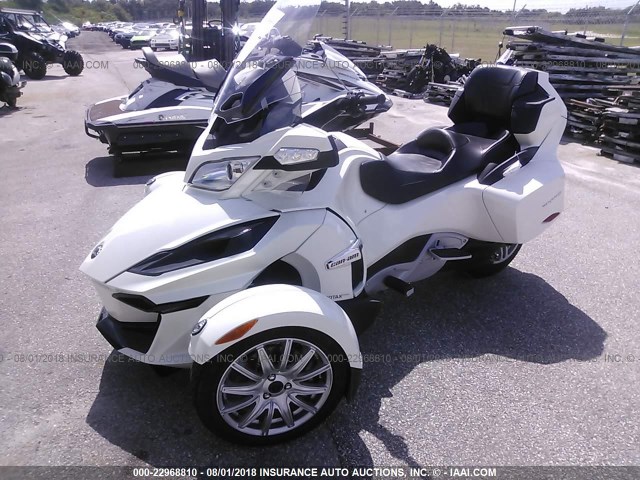 2BXNBDD26HV002900 - 2017 CAN-AM SPYDER ROADSTER RT/RT-S/LTD/SP SERIES WHITE photo 2