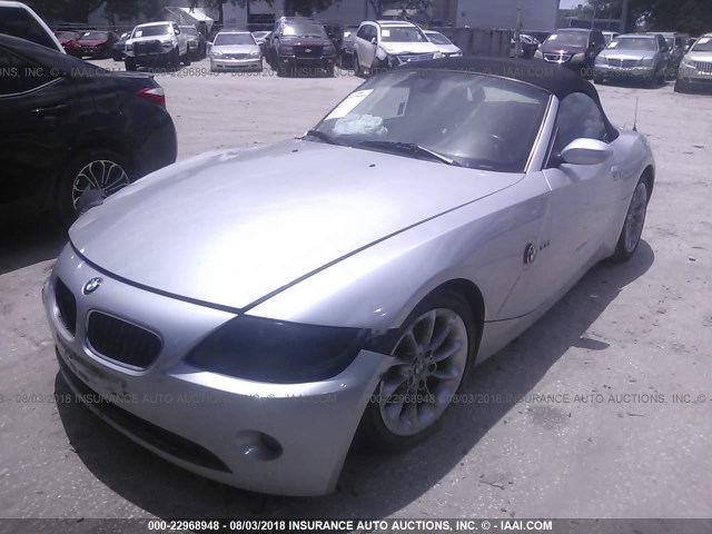 4USBT33473LR64107 - 2003 BMW Z4 2.5 GRAY photo 2