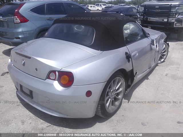 4USBT33473LR64107 - 2003 BMW Z4 2.5 GRAY photo 4