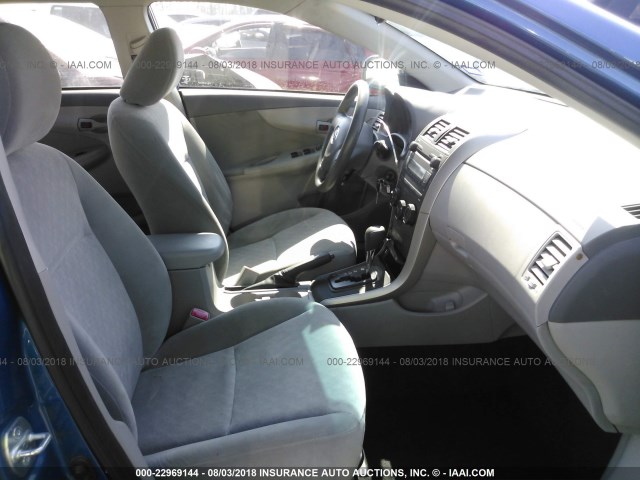 JTDBL40E799046601 - 2009 TOYOTA COROLLA LE/XLE BLUE photo 5