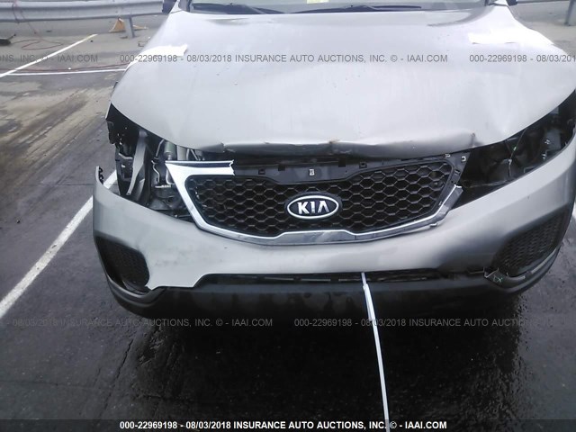 5XYKT3A16CG192922 - 2012 KIA SORENTO LX GRAY photo 6